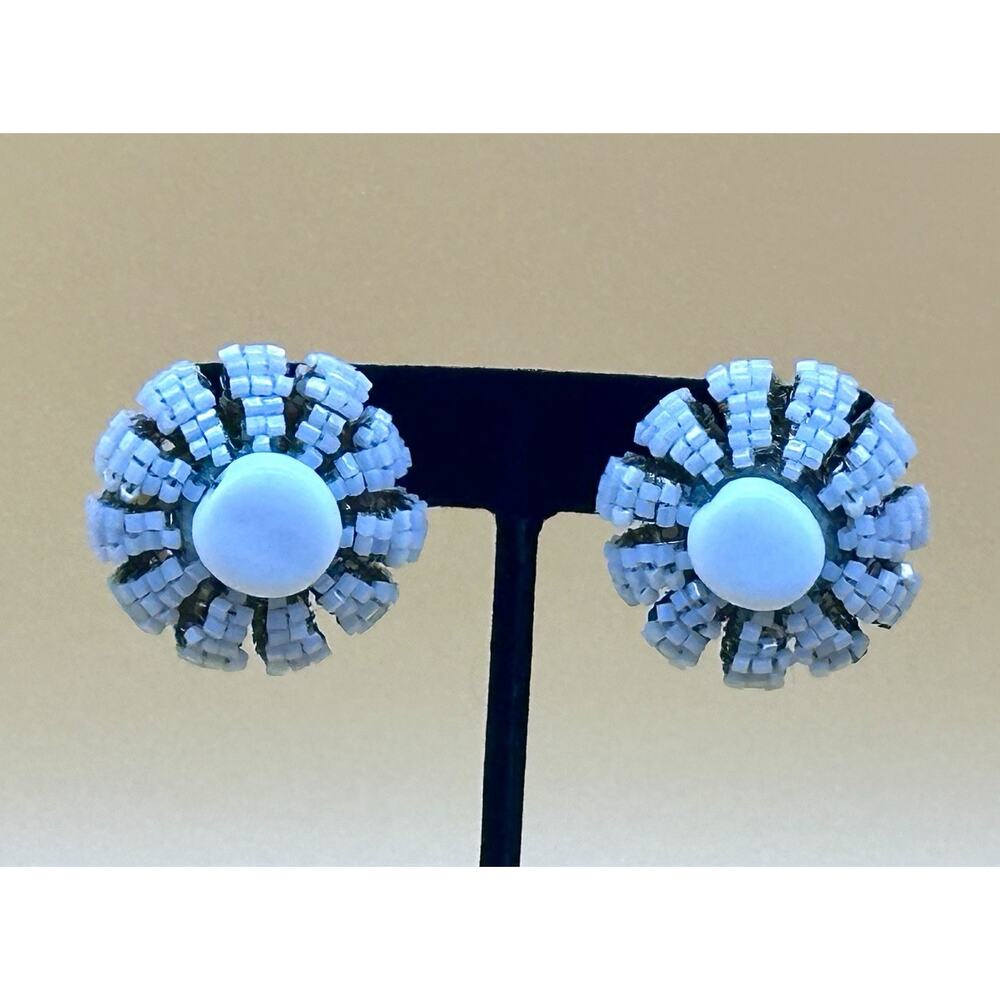 VTG Hattie Carnegie Vintage Clip On Earrings White Glass Bead Flower Cabochon - Picture 4 of 8